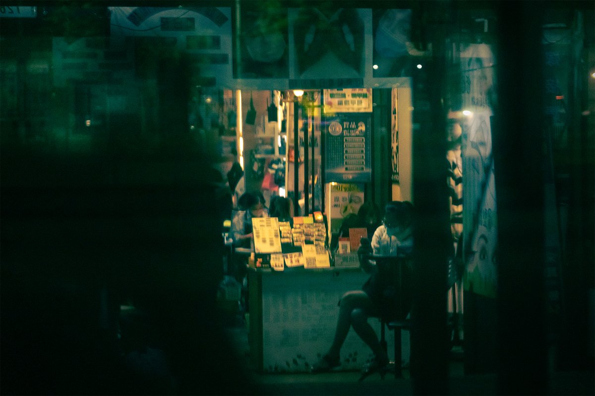 lancelin1215's tweet photo. 「街頭風景 street snap」

喜歡西門町夜晚的五光十色

#snapshot #streetphotography #urbanphotography #street #街拍 #街拍攝影 #photography #街頭攝影 #街頭影像 #街景攝影 #photooftoday #sonya1 #streetcolors #dailyphoto #西門町 #西門町攝影 #西門町街拍 #cyberpunkart https://t.co/oRaKTmTrpj