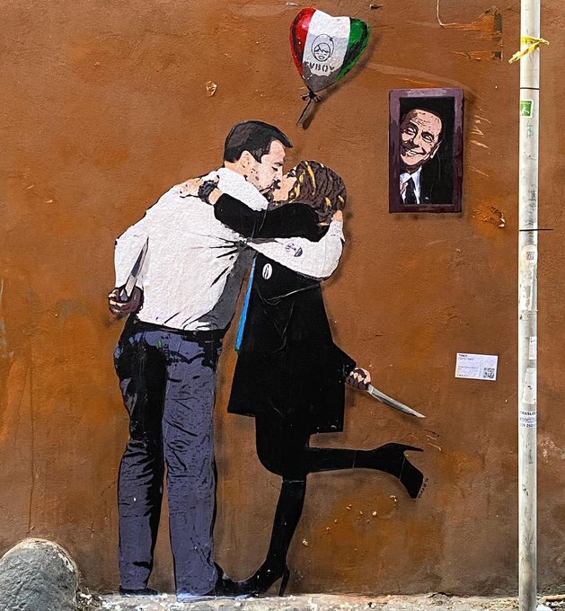 MIFERNANDEZM's tweet photo. El arte callejero resume el amor y el odio entre Matteo #Salvini y Giorgia #Meloni.
El mensaje apareció en Roma, pero ha durado poco: alguien pidió borrarlo de la pared. https://t.co/uZs5ItYkGd