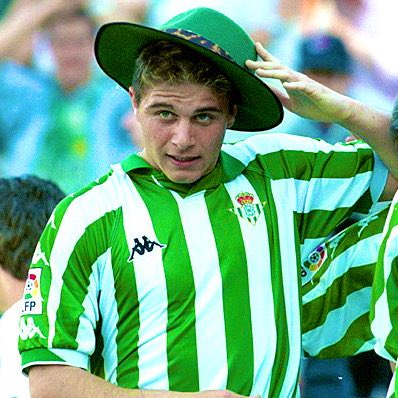 Cuando Joaquín debutó con el Betis:

- Las Torres Gemelas seguían en pie.

- No existía el iPhone ni Facebook.

- Faltaban 5 años para el 1er Grand Slam de Nadal y para el 1er mundial de Alonso.

- Borja Iglesias tenía 7 años e Ibai Llanos 5 años.

- Vinicius acababa de nacer.