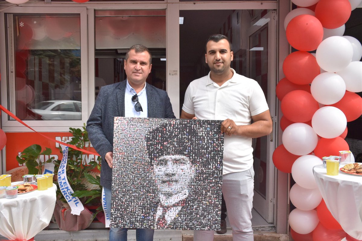 muratlibld's tweet photo. Belediye Başkan Yardımcımız Ufuk Gençtürk ilçemizde yeni hizmete giren “Meşhur İzmir Kumrucusu” isimli işletmenin açılışını gerçekleştirerek, hayırlı olsun dileklerinde bulundu. https://t.co/v6HjYIqmVY