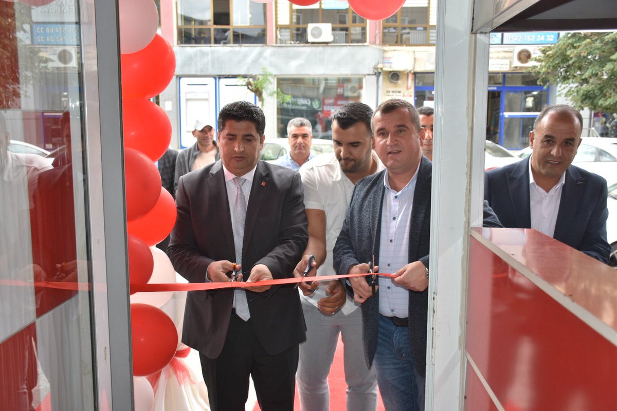 muratlibld's tweet photo. Belediye Başkan Yardımcımız Ufuk Gençtürk ilçemizde yeni hizmete giren “Meşhur İzmir Kumrucusu” isimli işletmenin açılışını gerçekleştirerek, hayırlı olsun dileklerinde bulundu. https://t.co/v6HjYIqmVY