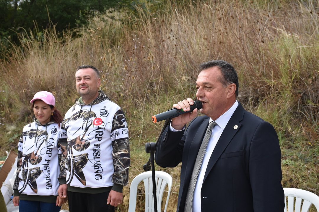 muratlibld's tweet photo. 🎣 Haydi rastgele
İkincisini düzenlediğimiz “Geleneksel Hanoğlu Göleti Sazan Balığı Yakalama Festivali” yarışmacıların katılımıyla başladı.
Yarışmada mücadele eden tüm ekiplere başarılar diliyor; kazasız, belasız, eğlenceli bir turnuva geçirmelerin temenni ediyoruz. https://t.co/nQQlviySC8