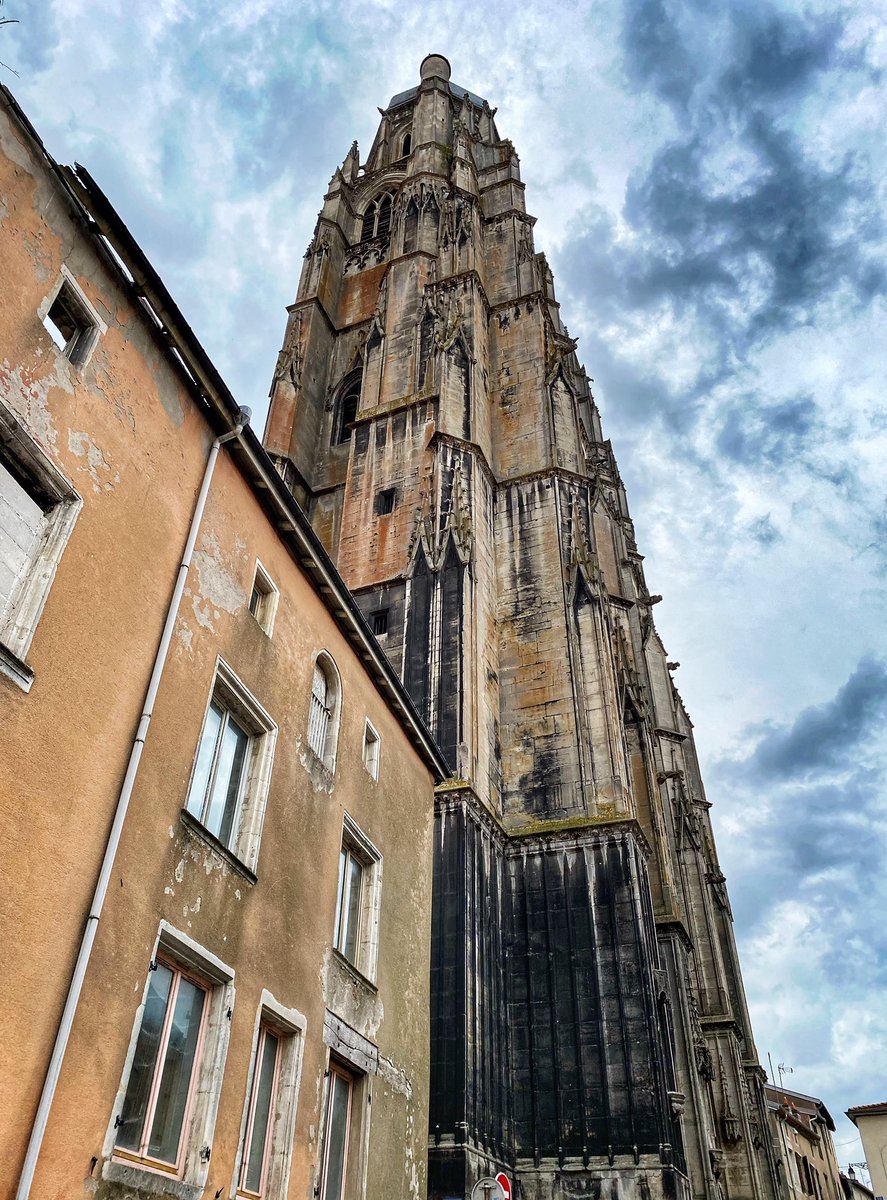 En revenant de #nancy, la semaine dernière, je me suis arrêtée rapidement à #saintnicolasdeport pour revoir la magnifique basilique construite à partir de 1481. Un lieu admirable. <a href="/regiongrandest/">Région Grand Est</a> #patrimoine #grandest #culture