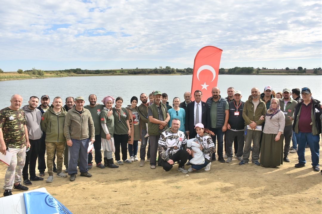 muratlibld's tweet photo. 🎣 Haydi rastgele
İkincisini düzenlediğimiz “Geleneksel Hanoğlu Göleti Sazan Balığı Yakalama Festivali” yarışmacıların katılımıyla başladı.
Yarışmada mücadele eden tüm ekiplere başarılar diliyor; kazasız, belasız, eğlenceli bir turnuva geçirmelerin temenni ediyoruz. https://t.co/nQQlviySC8