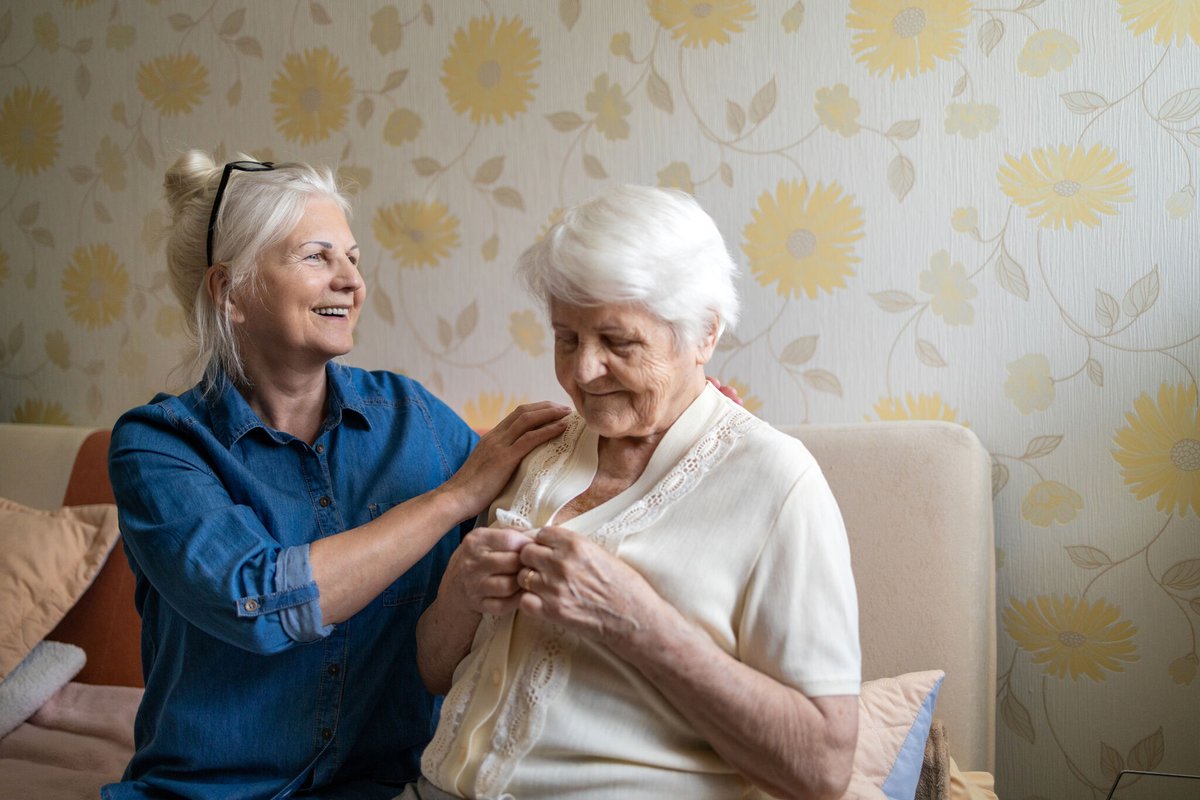 It's #WorldAlzheimersDay and this year's focus is on post-diagnosis support. 💙

Read our article for 6 tips on how to care for someone living with Alzheimer's at home: bit.ly/CaringForSomeo…

#Alzheimers #Dementia #WorldAlzheimersMonth #Article
