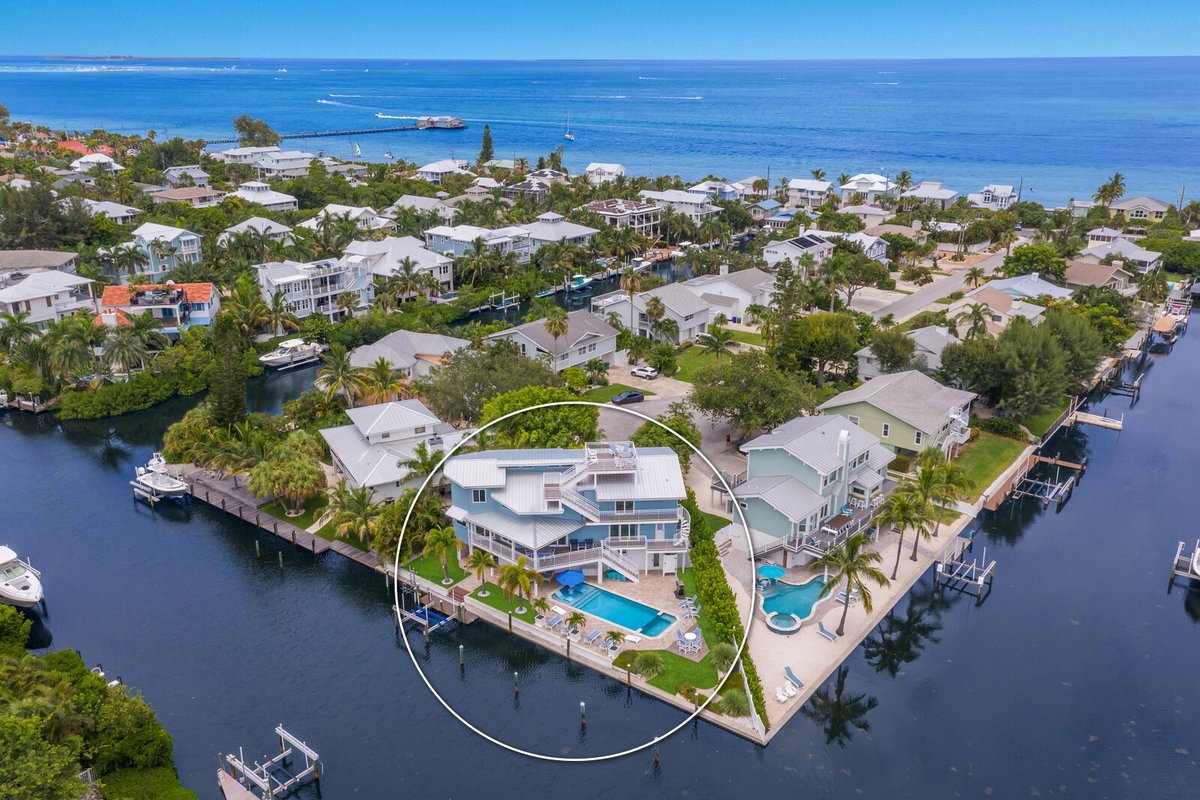AnnaMariaLifeVR's tweet photo. Please help us welcome Dragonfly Harbour to the Anna Maria Life Vacation Rentals family of exceptional Anna Maria Island Vacation Homes!  Book now:
https://t.co/MwmRzXuzFU  4Bd | 4.5 Ba | Boat Dock, Corn Hole, Foosball, Ping Pong , &amp; Putting Green!
#annamariaisland #annamarialife https://t.co/EZyuw2tsaj