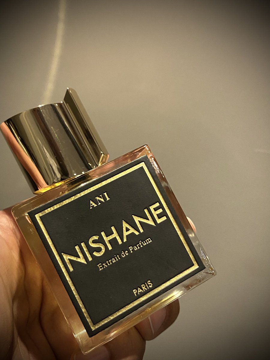 🙏🏼🌹

#رابطة_عشاق_العطور

الغني عن التعريف اني من دار نيشان 

من اجمل و اقوى عطور الفانيليا  في وجهة نظري

عطر يستحق الشراء و التكرار 

من ابداعات و لمسات سيسيل زاروكيان