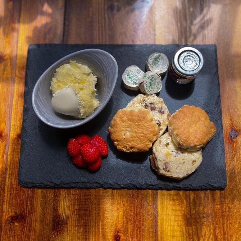Lock_Keepers's tweet image. Why not treat yourself to one of our fabulous afternoon cream teas? We offer them Wed - Sun between 3pm - 5pm. Two warm scones, locally sourced clotted cream and jam, and a hot drink ☕ or prosecco 🥂