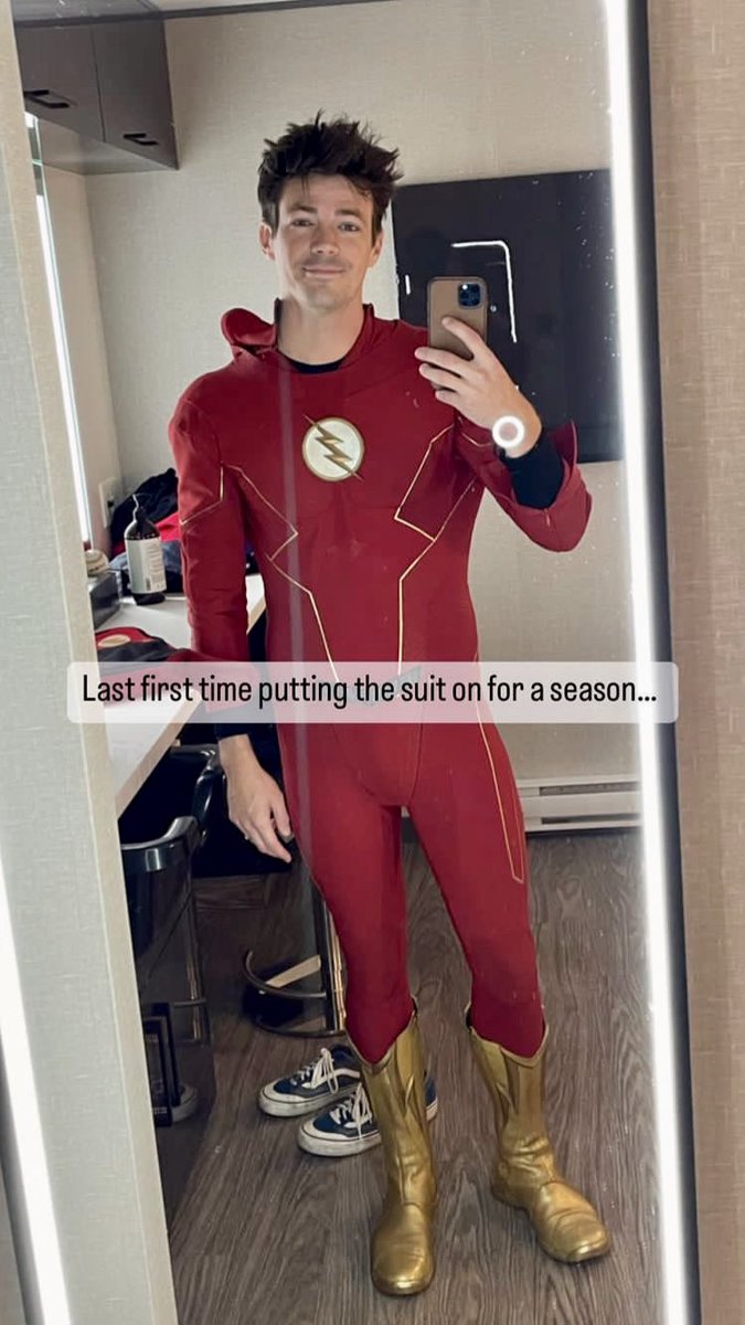 StephanieSermon's tweet photo. Don’t get me wrong, #90sFlash JWS will always be #MyFlash…

But…

That doesn’t stop my love for #GrantGustin, who has pretty much defined #TheFlash for most [especially newer] fans; both Grant &amp; the show are lightning in a bottle (if you’ll forgive the pun)…

      #TheFeels🥺 https://t.co/qh7lVvnbCZ