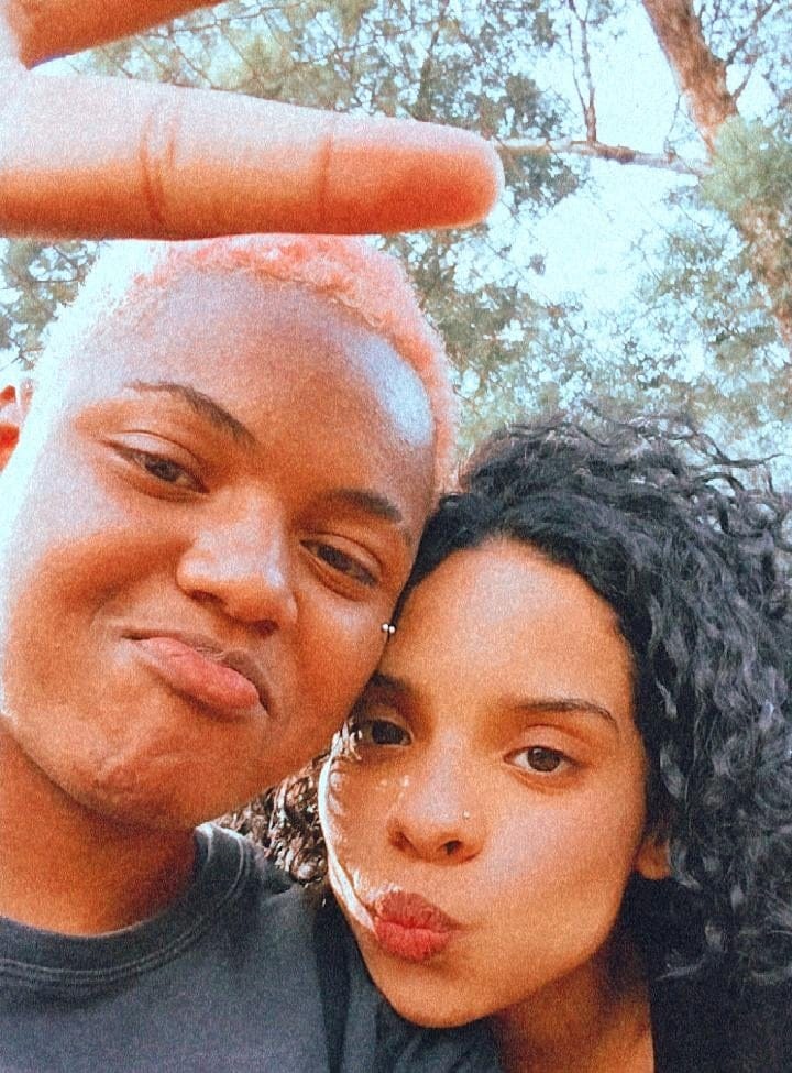 eumart__'s tweet photo. "Eu vejo um futuro,
consigo enxergar,
Nós dois, nenhum perigo
o sol e o luar". 

te dedico mil e umas canções. pois todas as quais falam de amor, me lembram voce. feliz nós dois! ❤️ @_eucs 

Início de tudo   /////  deu tudo certo https://t.co/RP37eFdknn