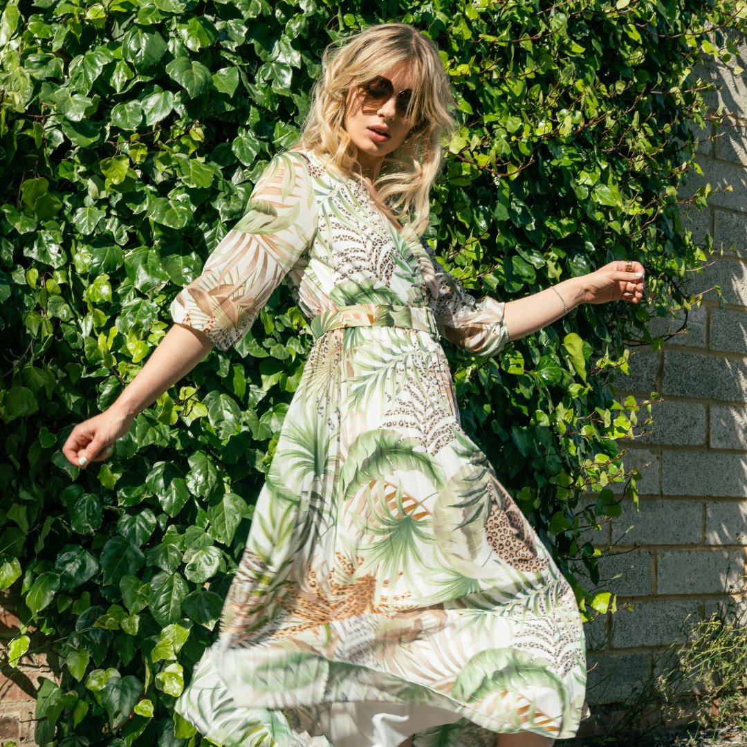 When everything is dull around you, wear green 🌿🍃💚

#green #nature #dress #love #krispclothing #occasion #occasionwear #pleated #pleateddress #pleats #mididress #explore #fyp #fypage #explorepage #blond #model #weddingguest #guest #graduation