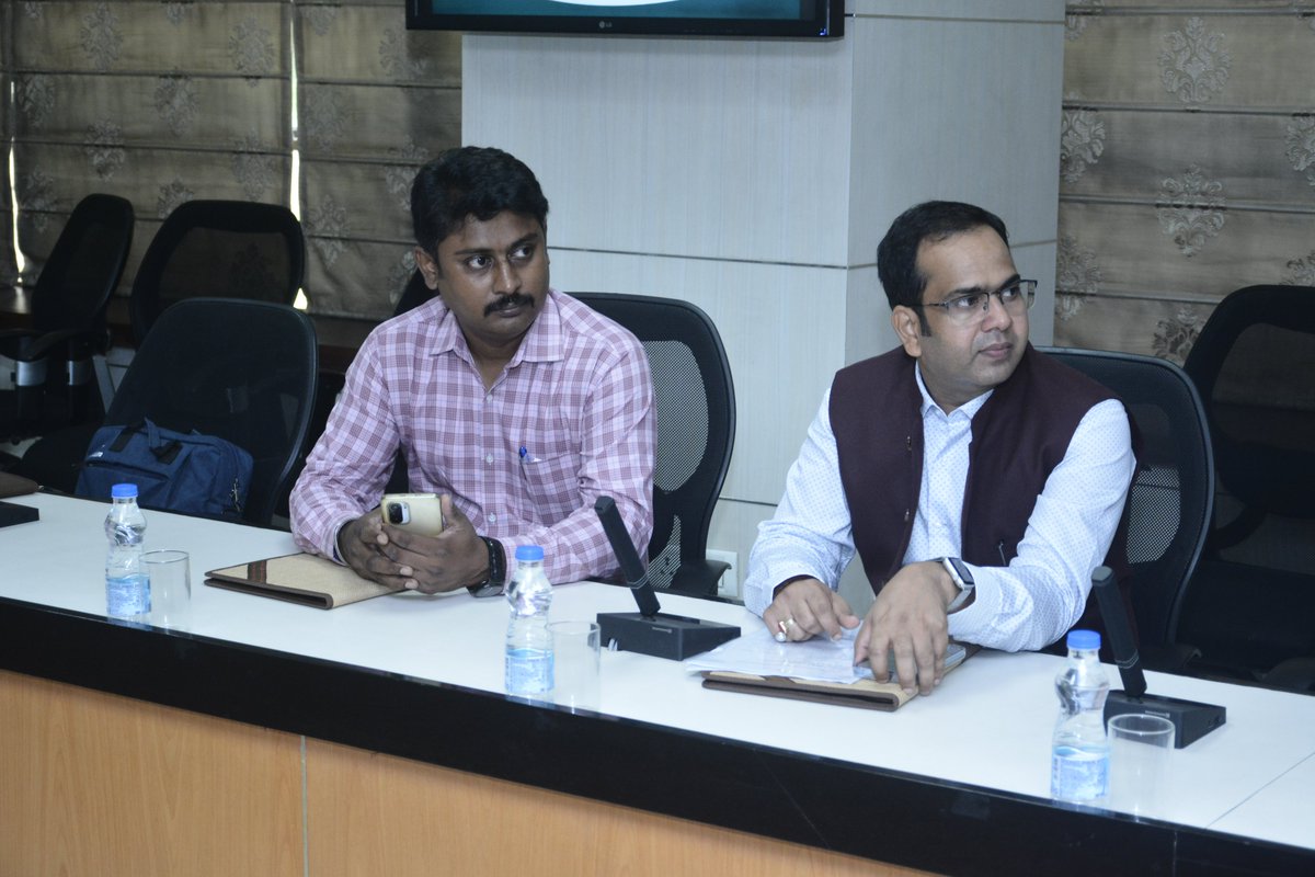 PravKumarr's tweet photo. Tech-driven Innovations are bringing path-breaking advancements in #AgriTech domain. 50 Lakhs Rs was disbursed to 10 Teams by @STPIIndia to innovate solutions in Sugarcane harvesting. Great to see the support from Industry Stalwarts like @TheSaurabhSri
to budding entrepreneurs. https://t.co/L5vt9e953i
