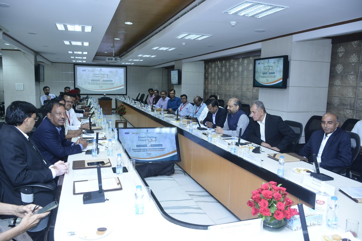 PravKumarr's tweet photo. Tech-driven Innovations are bringing path-breaking advancements in #AgriTech domain. 50 Lakhs Rs was disbursed to 10 Teams by @STPIIndia to innovate solutions in Sugarcane harvesting. Great to see the support from Industry Stalwarts like @TheSaurabhSri
to budding entrepreneurs. https://t.co/L5vt9e953i