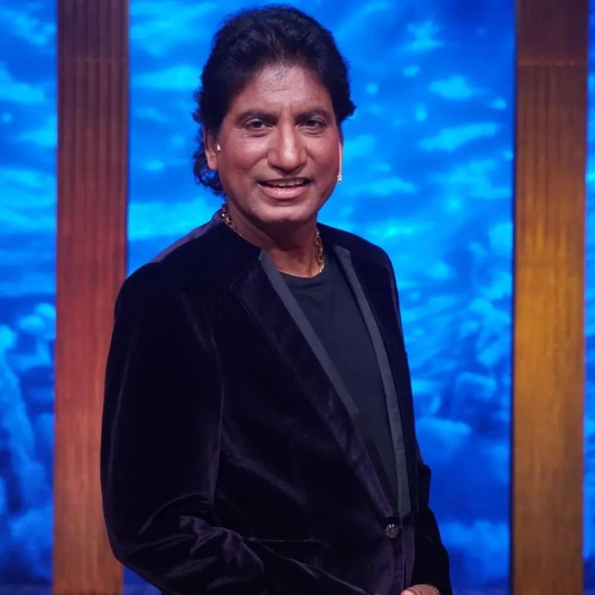 PragyaLive's tweet photo. हमारे लखनऊ कानपुर की शान..कॉमेडी जगत में देशभर का अभिमान..राजू श्रीवास्तव जी नहीं रहे..ईश्वर उनकी आत्मा को शांति दे..  #rajusrivastava 🙏🙏🙏🙏 https://t.co/NgAOplsMS1