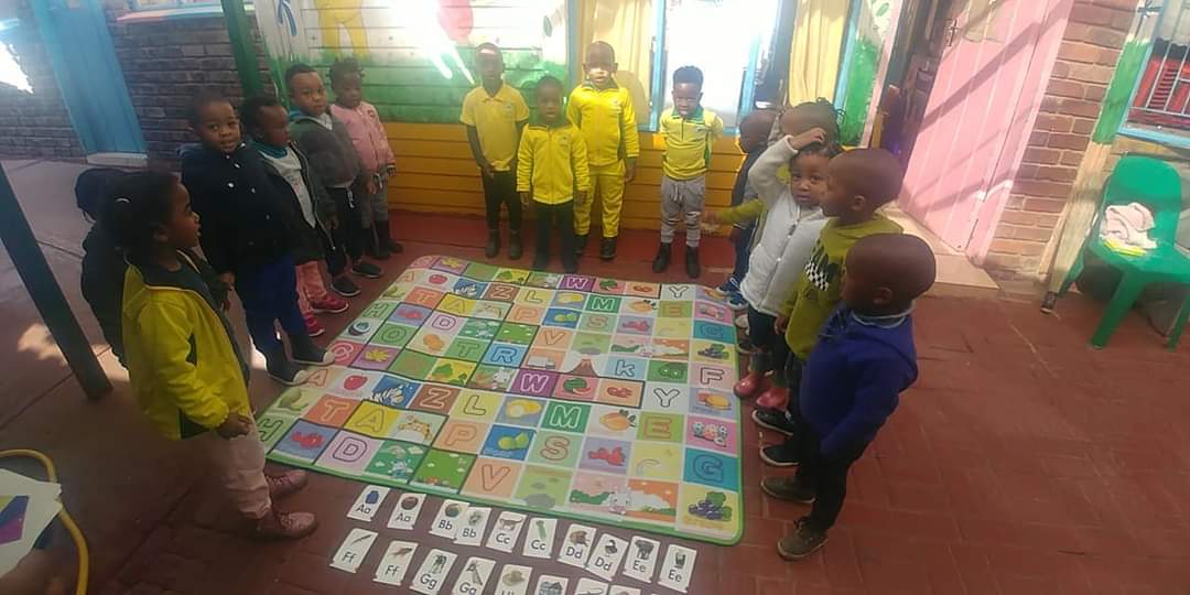 africanjuniors's tweet image. Early education should be incorporated into fun activities Learn and play at same time.