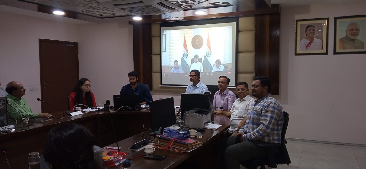 MYBharatHQ's tweet photo. Hon'ble Minister, Youth Affairs &amp; Sports Shri @anuragthakur Ji interact with @NeerajIndian123 &amp; @lilhistorian16 volunteers on online training with CBC &amp; @UNITAR https://t.co/Vui0u4G0Fk