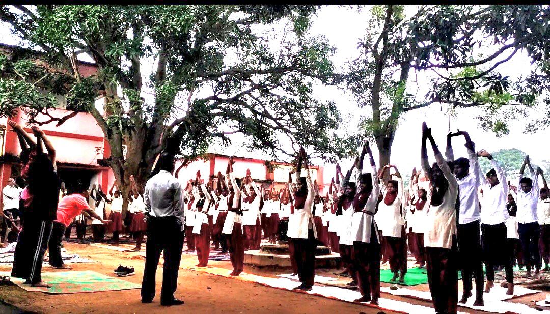 Prashant2411997's tweet photo. 2/2
There was an overwhelming response from the community, Anganwadi workers from local centers came to talk about nutritional awareness. The wards members, the head master and the principal sensitised students on good nutritional practices and yoga. https://t.co/lUZamEDAz4