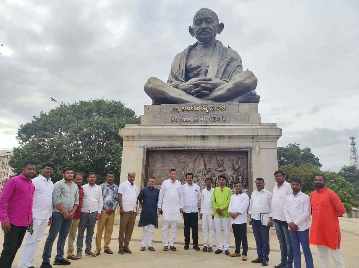 DSP4BJP's tweet photo. ಇಂದು ವಿಧಾನ ಸೌಧದಲ್ಲಿರುವ ವಸತಿ ಸಚಿವರಾದ ಶ್ರೀ ವಿ. ಸೋಮಣ್ಣನವರ ಕಛೇರಿಯಲ್ಲಿ ಭೇಟಿ ಮಾಡಿ ಹುಮನಾಬಾದ ವಿಧಾನ ಸಭಾ ಮತ ಕ್ಷೇತ್ರದ ಖೇರ್ಡಾ ಬಿ ಗ್ರಾಮ ಪಂಚಾಯತ  ಹಾಗೂ ಕಲ್ಲೂರು ಗ್ರಾಮ ಪಂಚಾಯತಿಗೆ ಹೆಚ್ಚಿನ ಮನೆಗಳ‌ ನಿರ್ಮಾಣಕ್ಕೆ ಮಂಜೂರಾತಿ ಮಾಡಿಕೊಡಲು ಮನವಿ ಸಲ್ಲಿಸಲಾಯಿತು.

#Drsiddupatilhumanabad https://t.co/BF4E5ciRmW