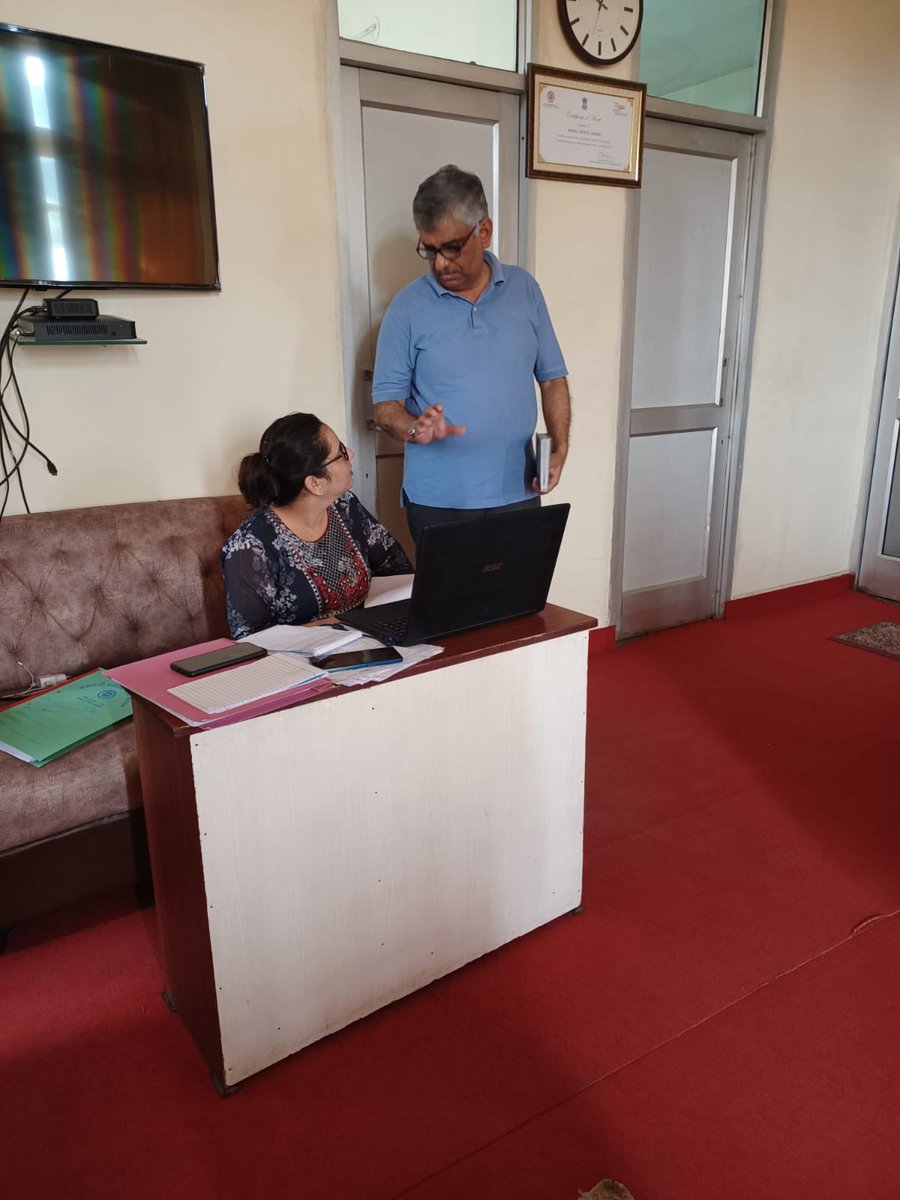 jitkoul's tweet photo. After a longtime found a fantastic officer in Regional commissioner EPF J&amp;K attending to the needs of EPF subscribers in the most efficient way by making his staff available in his chamber to resolve problems asap. https://t.co/YzkMURR2PR