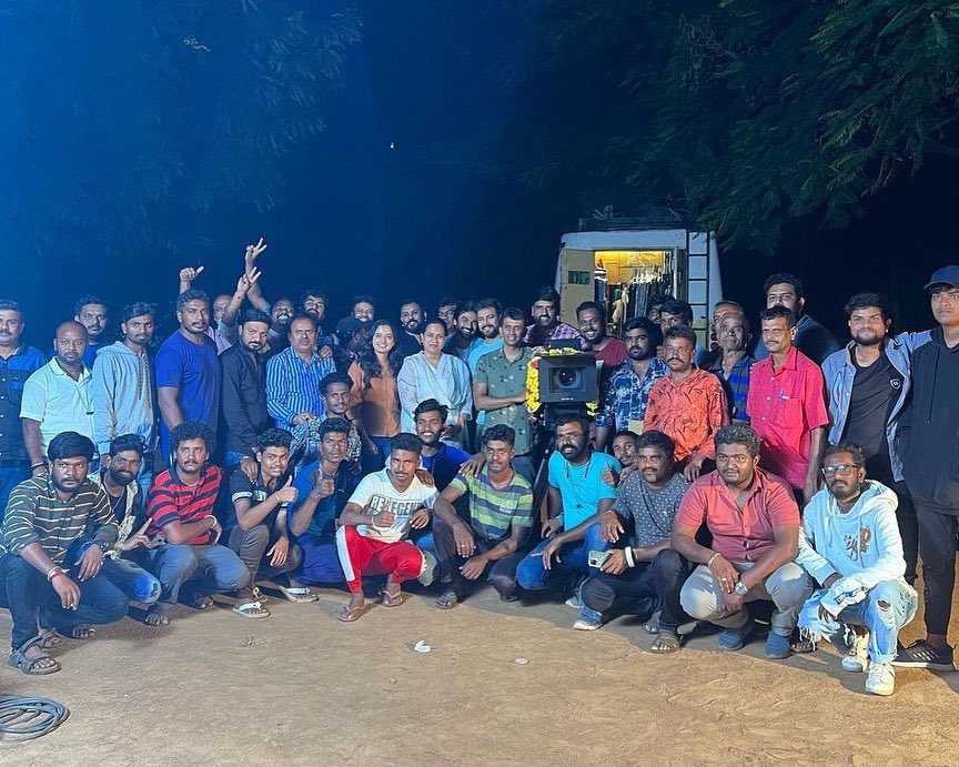 NamCinema's tweet photo. ನಮ್ಮ ಅಪ್ಪು ಸರ್ ಕಥೆ ಕೇಳಿ ಮೆಚ್ಚಿದ್ದ, ಅಶ್ವಿನಿ ಮೇಡಂ ಸಬಲ ನಿರ್ಮಾಣ ನಿರ್ವಹಣೆಯಲ್ಲಿ ತಯಾರಾಗಿರೋ ಆಶಿಕಾ ರಂಗನಾಥ್, ಪ್ರವೀಣ್ ತೇಜ್ ಅಭಿನಯದ #ಓ2 (#O2) ಚಿತ್ರೀಕರಣ ಪೂರ್ಣಗೊಂಡಿದೆ 😊

#NamCinema #O2Movie #O2TheFilm #AppuLivesOn #PRKProductions #PuneethRajKumar #Appu #AppuSir #AshikaRanganath #Kannada https://t.co/rbhe1AsAQj
