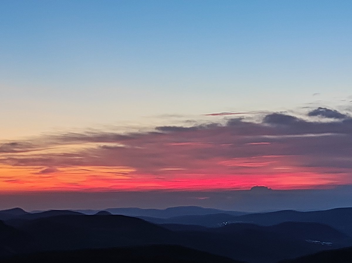 tombatossalator's tweet photo. En cada petita cosa,
en cada gran cosa,
en cada lloc,
en cada eixida i posta de sol,
en tot lloc,
en cada instant,
abans,
després,
ara.
AGP, Trossets.
#BonDia #AltMaestrat #pensaments #testime #brollamots https://t.co/PlsI0LVPzY https://t.co/bAnpk3B6UR