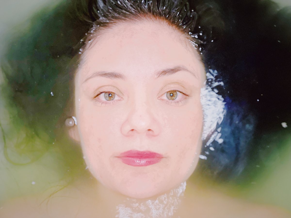 hyperfluent's tweet image. ✨Bütün mitoloji karakterlerinden deniz kızı en enteresan✨
Bügün ben bir tane oldum. 🧜‍♀️
✨ Entre los seres mitológicos que más me gustan, están las sirenas. ✨
Hoy me convertí en una de ellas.🧜‍♀️
#Tuerk #Turkish #mermaid