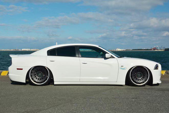 JetCity_'s tweet photo. こんにちは!当社カスタム車両のご紹介です。
#DODGE #CHARGER
#エアサス と #FORGETECH ホイールの組み合わせで、サラッとオシャレに仕上げました🔧🌟
水色のアクセントもポイント💎
カスタム、車両販売など、全国どこからでも承ります!
ご依頼お待ちしております(∩˃o˂∩)💗
#universalair #アメ車 https://t.co/Jg9fUcjGlH