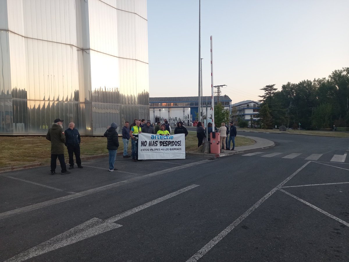 LABarteche's tweet image. Langileon aurkako erasorik ez erantzunik gabe! 

Mehatxu eta errespetu faltekin jarraituz gero aurrean izango gaituzte!