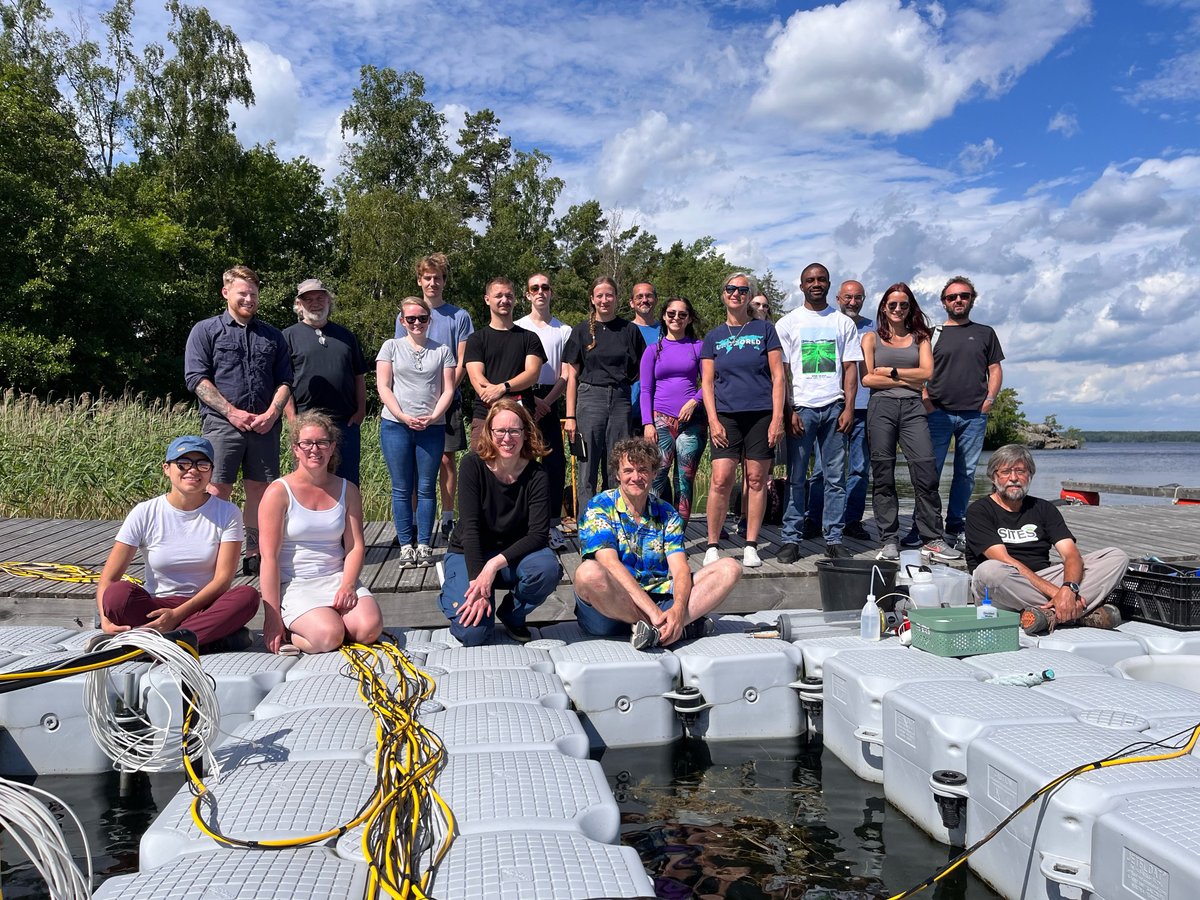fieldSITES's tweet photo. @aquacosm-plus TA experiment using the @SITESAquaNet infrastructure at Lake Erken and Bolmen finished in Mid-August. The experiment investigated functional and compositional consequences of run-off variability.📸@matildaleaa  

Read more here: https://t.co/kk83BcLKIy https://t.co/jLr7fuZgi3