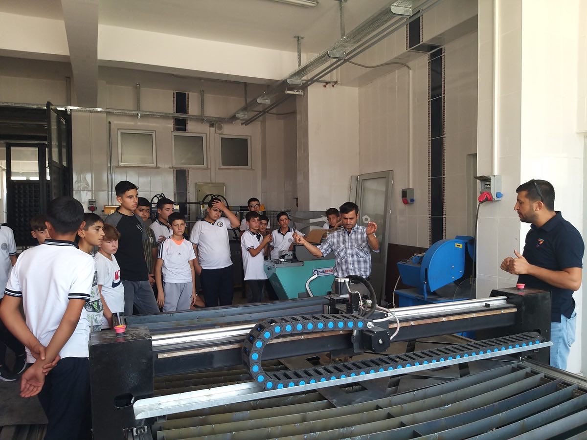 Metal Teknolojileri Alan Tanıtımı alan uzmanları ve Metal Teknolojileri öğretmenlerimiz tarafından gerçekleştirildi. <a href="/NizipilceMEM/">Nizip İlçe Milli Eğitim Müdürlüğü</a> <a href="/AydnBoz724159/">Aydın Bozkurt</a> @Cgnde