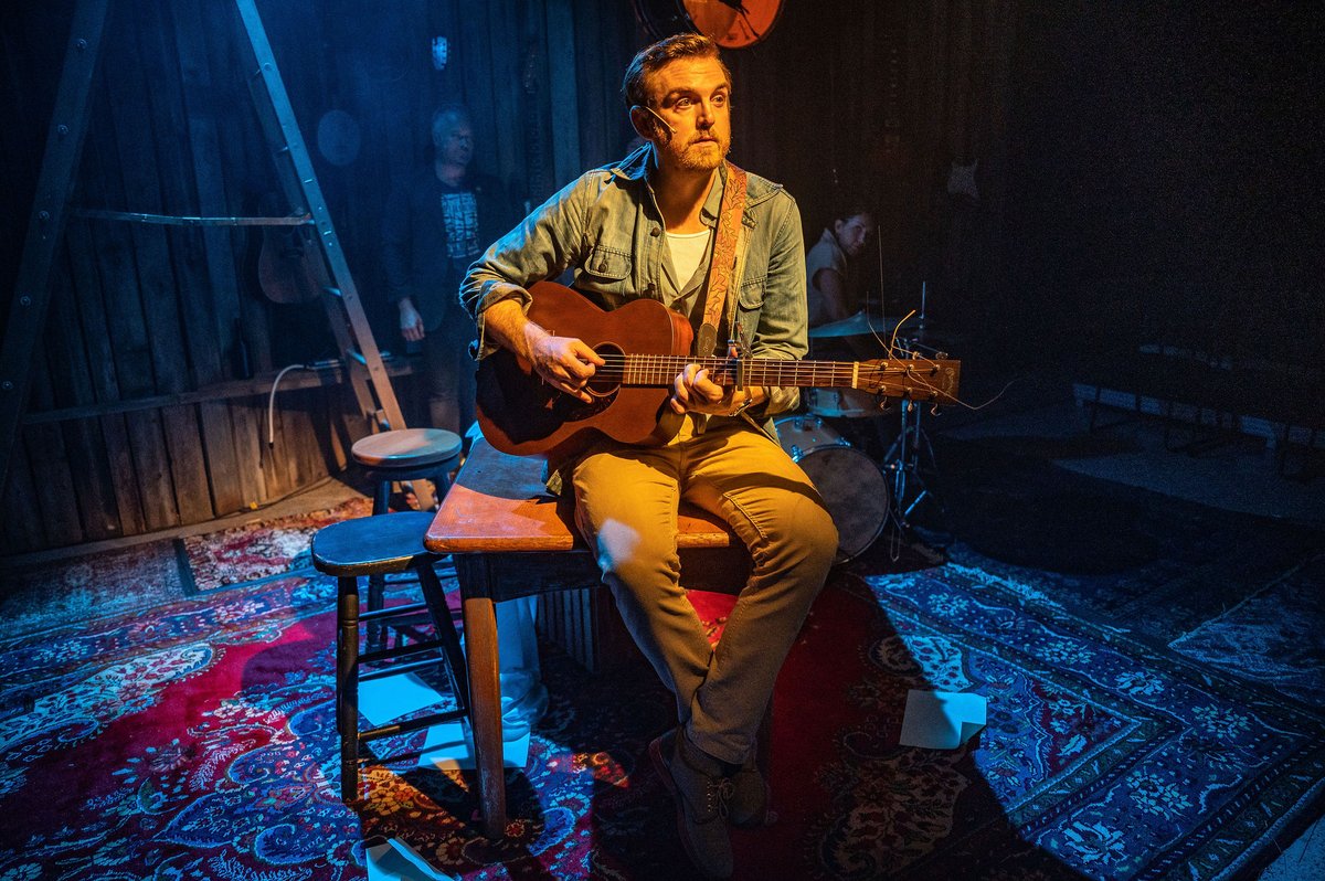 DrewRowsome's tweet photo. The Shape of Home: an ode to collective creativity. And the poetry of Al Purdy https://t.co/2cQkvvCple #theaTO #AlPurdy @crowstheatre @BeauSlips #musical #theatre https://t.co/uwH54PChnB