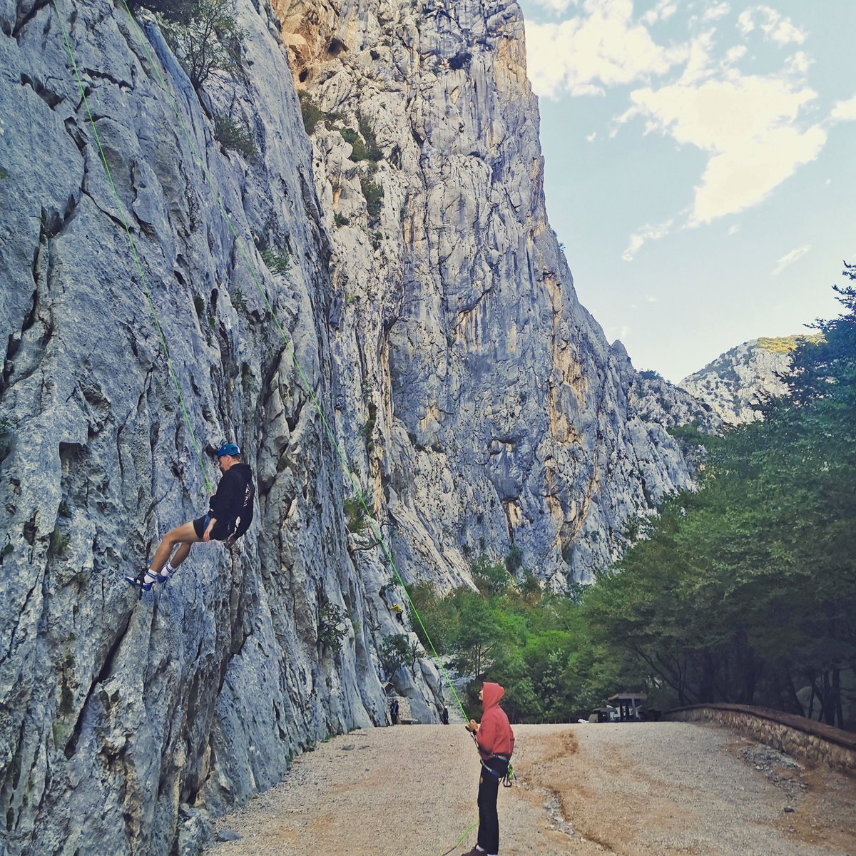 PaklenicaA's tweet photo. It goes, boys! 🧗 #wannaclimb 

#paklenica #paklenicanationalpark #climbing #croatia #croatiafulloflife #boys #rockclimbing https://t.co/8z6aj2Ay4P