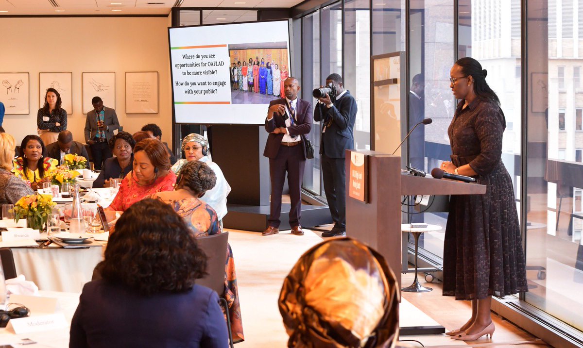 Sylviabongo's tweet photo. Un véritable plaisir d'échanger avec mes soeurs africaines lors du déjeuner de travail de l'@OAFLAD sur nos priorités stratégiques pour les 2 prochaines années afin de faire de l'organisation en acteur majeur du développement du continent. 
#Gabon #UNGA #OAFLAD https://t.co/IYWBZJUeGQ