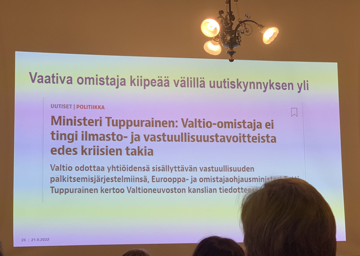 SannaHe's tweet photo. Tänään vierailulla @valtionomistus ja @ProComRy’n #kestäväkehitys-jaoston aamupäivässä. @KSillander kertomassa vastuullisuusviestinnän ikuisesta haasteesta - kielteiset asiat kiinnostavat, myönteiset eivät. Yksi keino saada viestit läpi on olla ”vaativa omistaja”👀 #viestintä https://t.co/0xyMFZRNBn