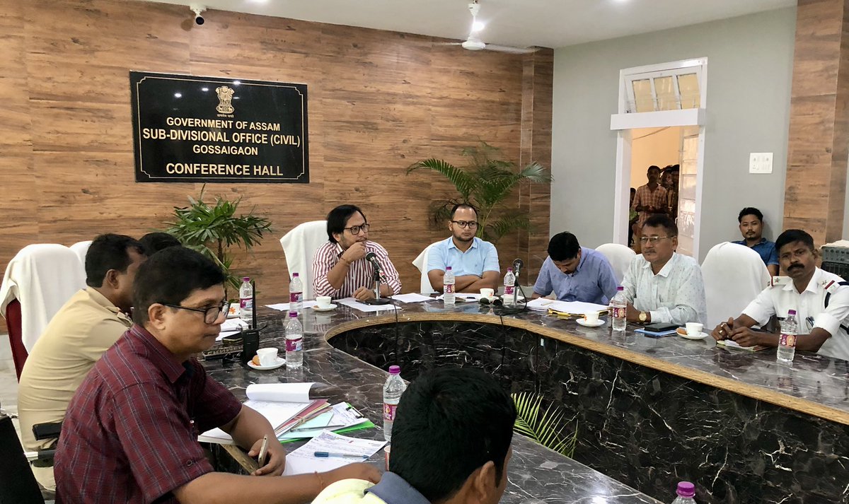 SDO_CGossaigaon's tweet photo. A meeting with Presidents &amp;Secys of e-rickshaw Associations&amp;IRIS Auto Association to discuss on the issues related to safety measures for plying of e-rickshaws was chaired by Shri @mridul_boro,i/c SDO(C),Gsn. It was attended by Chairman&amp;EO,GMB, EO, Gsn among others. @dckokrajhar https://t.co/5GZhU8wagb
