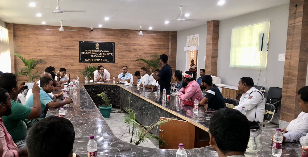 SDO_CGossaigaon's tweet photo. A meeting with Presidents &amp;Secys of e-rickshaw Associations&amp;IRIS Auto Association to discuss on the issues related to safety measures for plying of e-rickshaws was chaired by Shri @mridul_boro,i/c SDO(C),Gsn. It was attended by Chairman&amp;EO,GMB, EO, Gsn among others. @dckokrajhar https://t.co/5GZhU8wagb