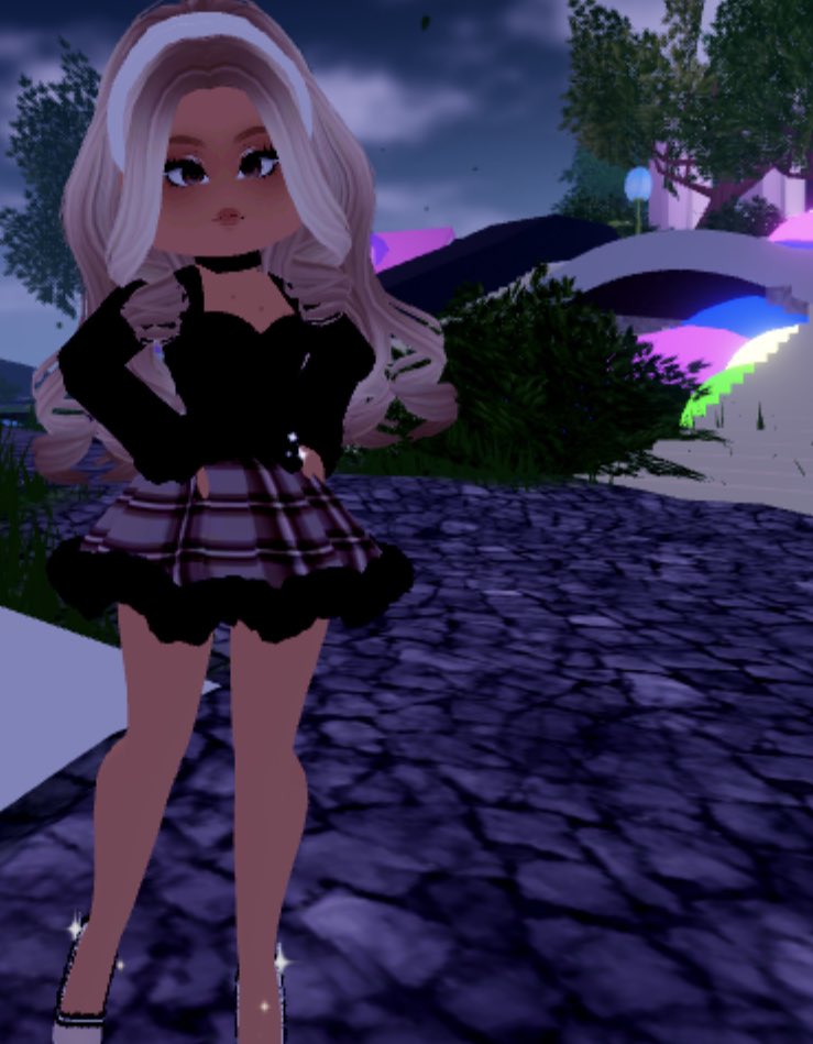 aquarainluhv's tweet photo. Made a new fit🥰🌺🌷 #Royalhigh #royalhighselling #royalehightrades #ROBLOX #newfit https://t.co/2Ut6Iim4IC