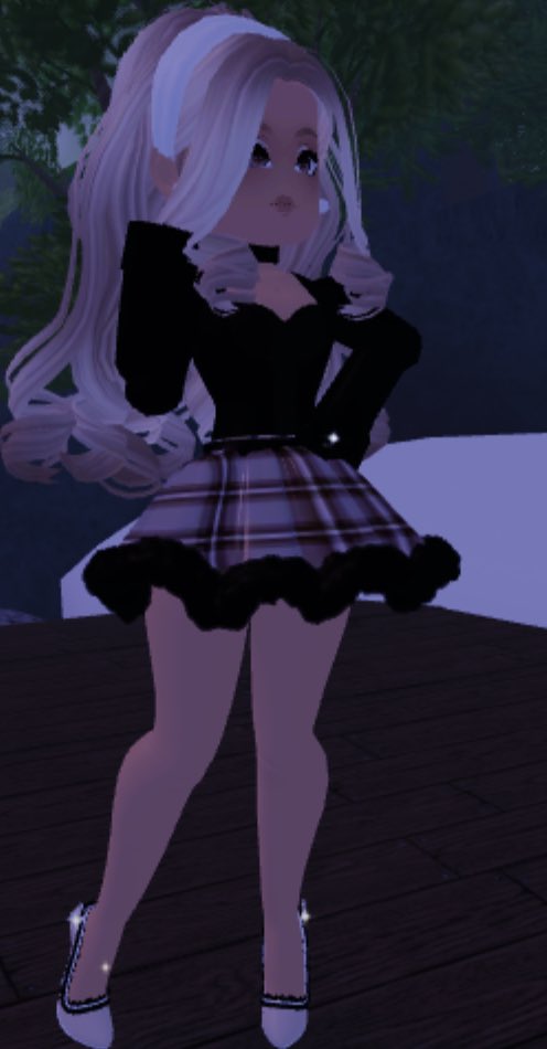 aquarainluhv's tweet photo. Made a new fit🥰🌺🌷 #Royalhigh #royalhighselling #royalehightrades #ROBLOX #newfit https://t.co/2Ut6Iim4IC