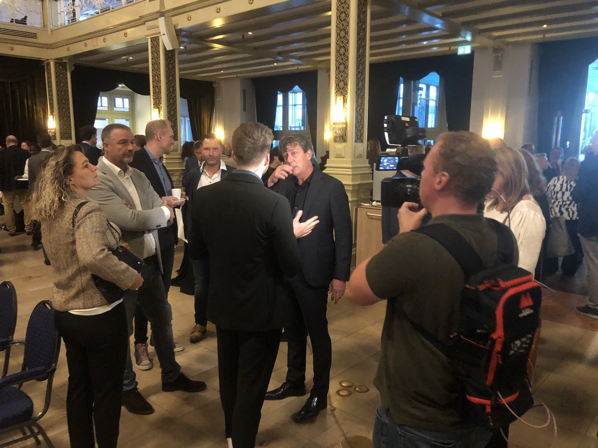 VNONCWWest's tweet photo. ‘Toen kabinet aantrad, gaf het aan mkb-vriendelijk te zijn. Maar de politieke crisis zonder meerderheid in Eerste Kamer maakt beleid moeilijk.’
Aldus @voorzittermkbnl Jacco Vonhof op het miljoenenontbijt in Den Haag. #MO22 https://t.co/TO9l4OAWym
