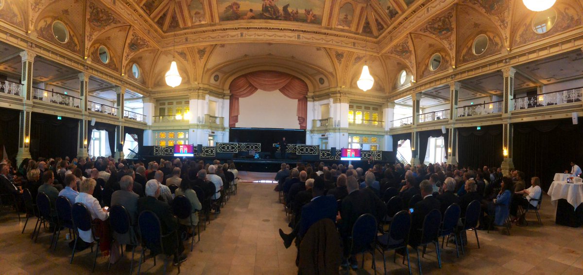 VNONCWWest's tweet photo. ‘Toen kabinet aantrad, gaf het aan mkb-vriendelijk te zijn. Maar de politieke crisis zonder meerderheid in Eerste Kamer maakt beleid moeilijk.’
Aldus @voorzittermkbnl Jacco Vonhof op het miljoenenontbijt in Den Haag. #MO22 https://t.co/TO9l4OAWym
