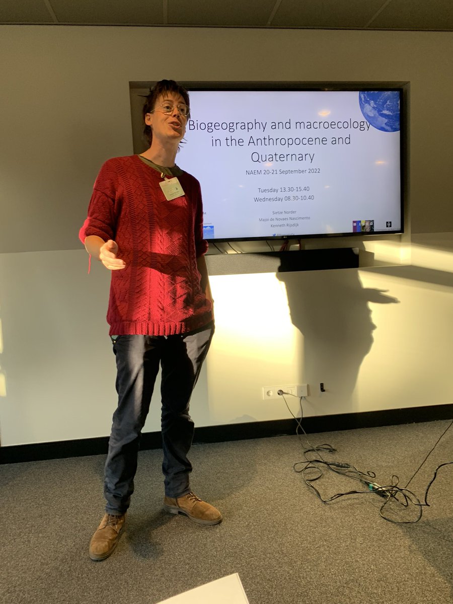aarde1971's tweet photo. #NAEM2022 @SietzeNorder opent de tweede dag van de biogeografie en macroecologie sessie van het Nederlandse Ecologen Symposium! @biogeografie https://t.co/6KU6ISPpqV