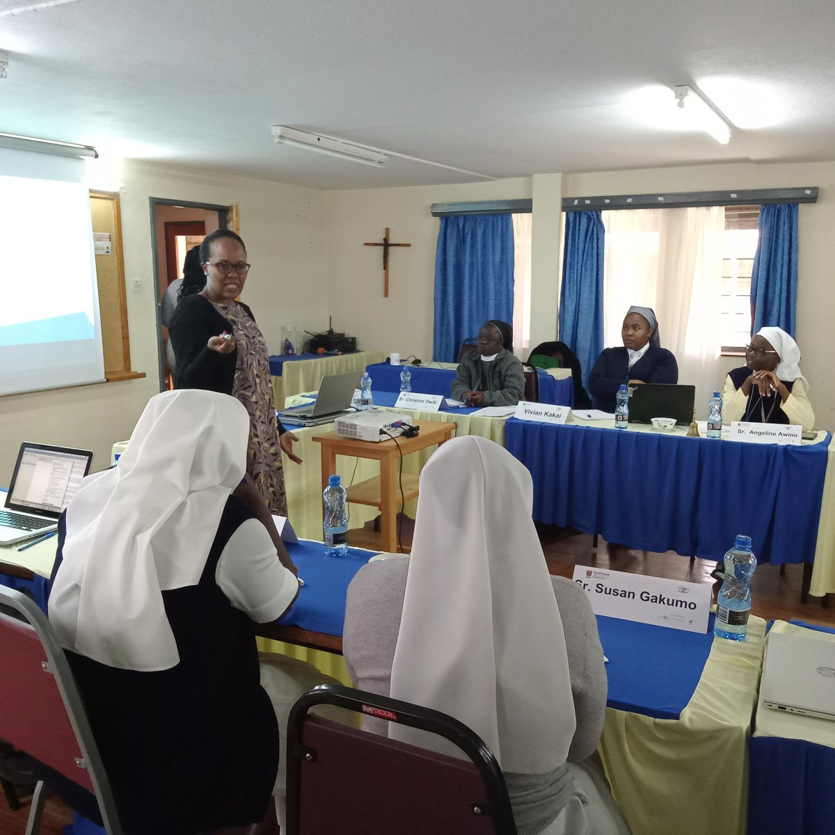 'Sell the problem you solve not the produce' Joan Gitahi faculty of @StrathU training participants on understanding the marketing mix in a refresher workshop at Subiaco Retreat Center, Nairobi. @hiltonfound #SBVP