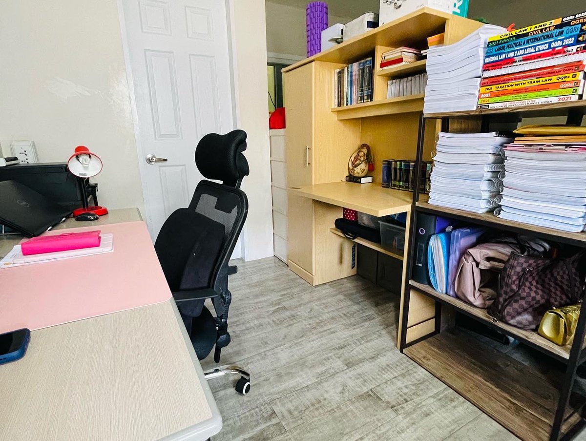 ineshamoyjunio's tweet photo. Today’s small will - cleaned and rearranged my work/study area 🧹📚 https://t.co/1kTwrivrCf