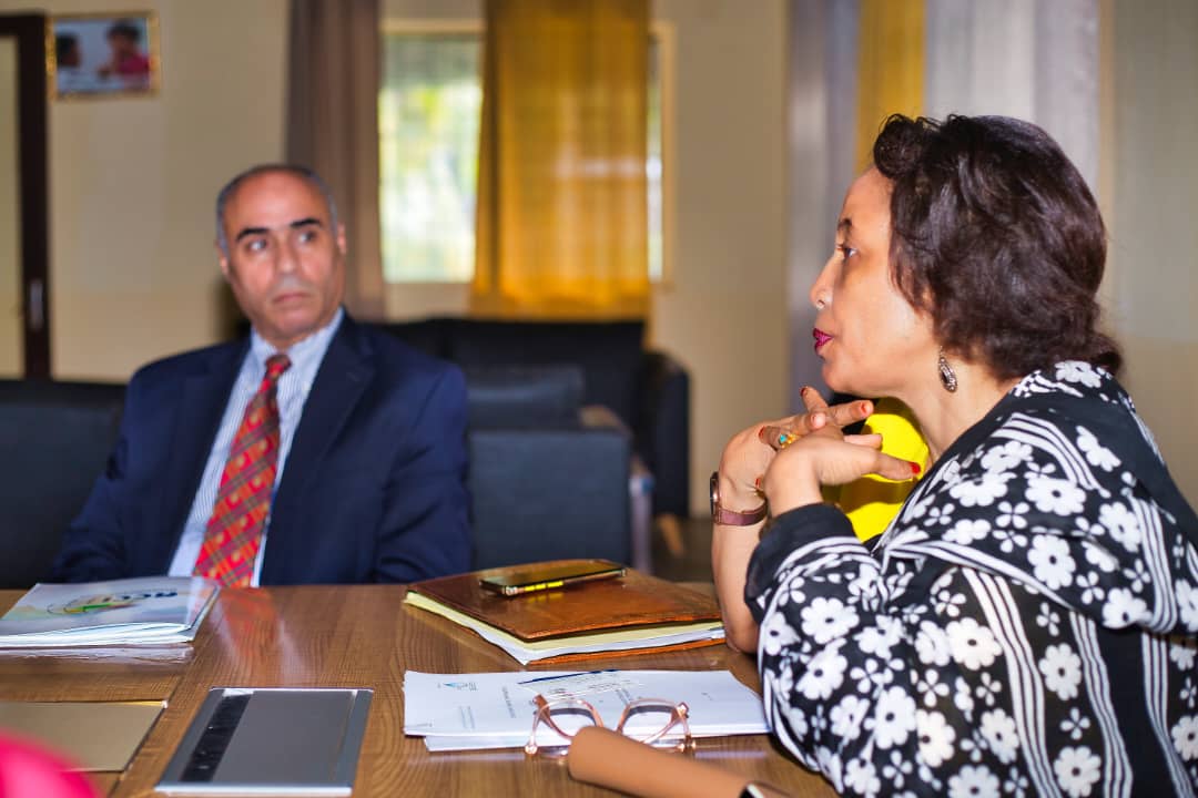 ACCI_2017's tweet photo. Visite de Mr Driss Alaoui, Chargé d'Affaires du Royaume du Maroc à l'@ACCI.
Une visite dont le Chargé d'Affaires n'a pas manqué de féliciter la DG pour les accomplissements qu'elle a réalisé avec l'agence mais également la disponibilité de celle-ci au service de la coopération. https://t.co/TLzDAF1BEc