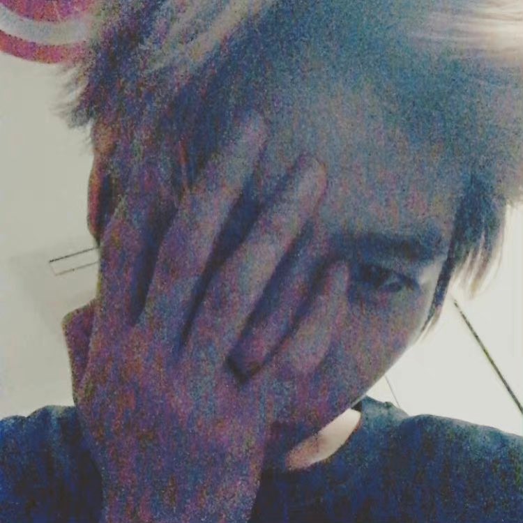bharchived's tweet photo. [baekhyunee_exo] SELCA ONLY 📸🤳 

2017 https://t.co/3VZgFvTMkA