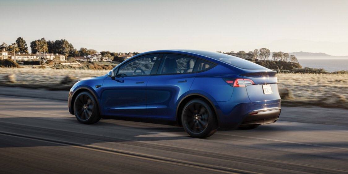 Euro NCAP ocenil Model Y 5-ti hvězdičkovým hodnocením bezpečnosti a nejvyšším skóre pod novým protokolem. Zveme k prozkoumání jednoho z nejbezpečnějších aut na světě s nejnovějšími aktivními funkcemi a vymoženostmi jako streamování vašich oblíbených filmů a TV seriálů.