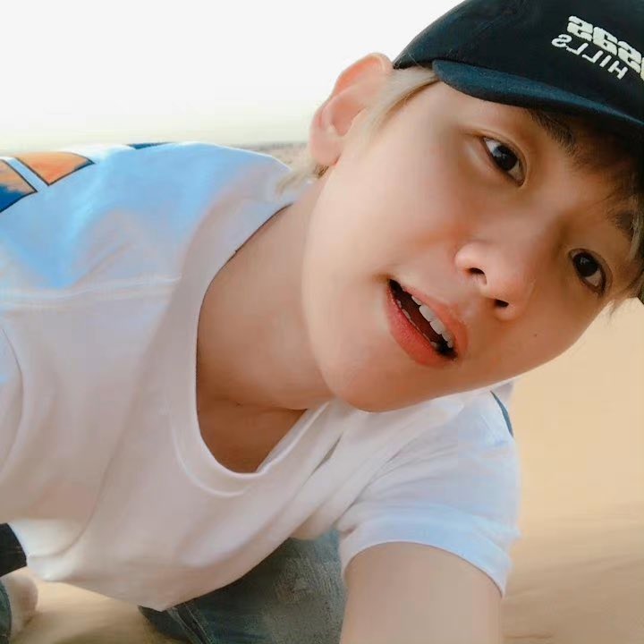 bharchived's tweet photo. [baekhyunee_exo] SELCA ONLY 📸🤳

2018 https://t.co/cHckaFWNN6