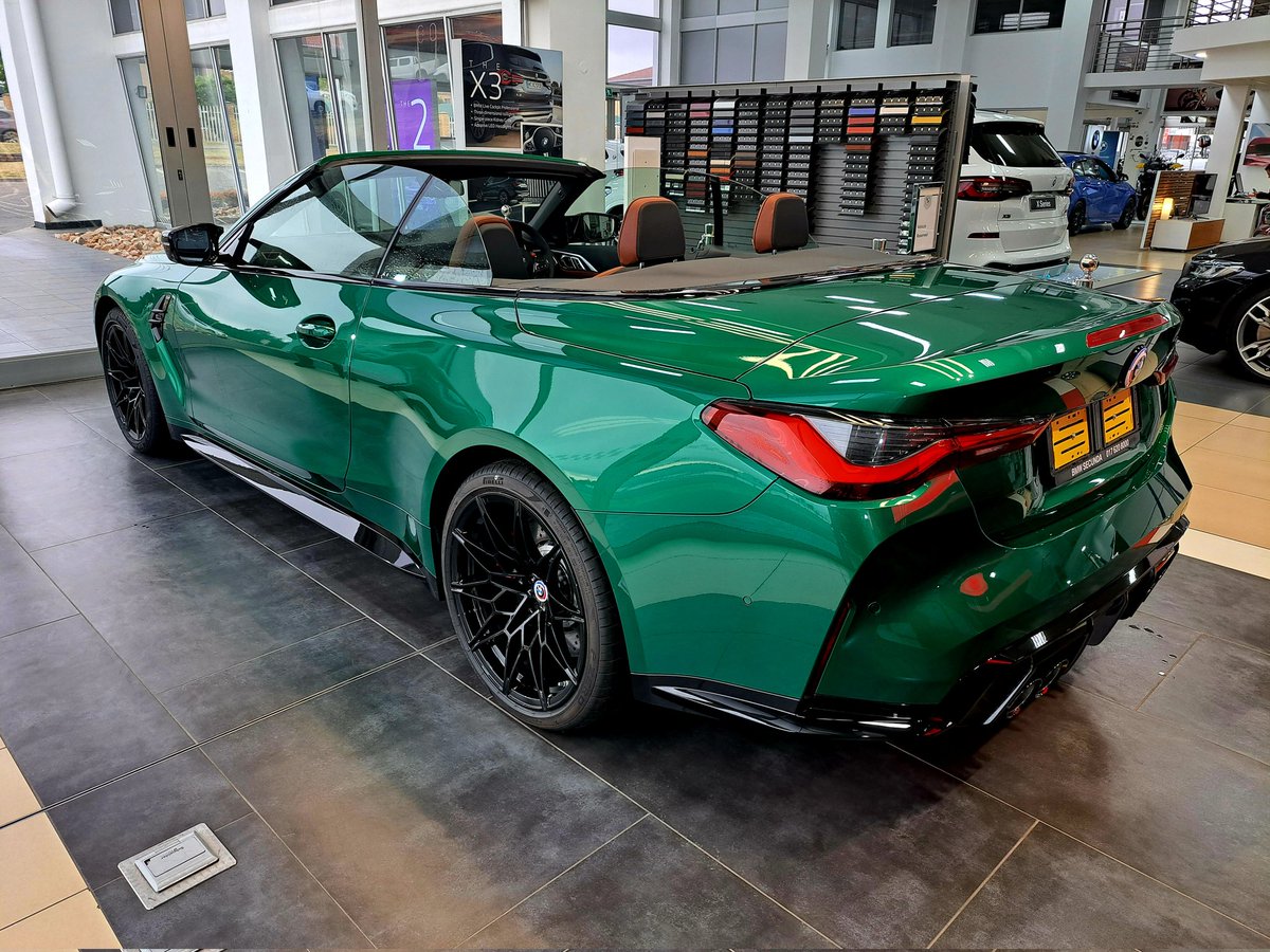 Karaboss_'s tweet photo. The BMW ///M4 Competition Convertible in the Individual Isle of Man Grün Metallic. Yes Please 😍🔥
#bmwm4 #BMWmotorsport #BMWmfestSA22  @BMW_SA @BMWMotorsport @BMW https://t.co/qX7foegiQ1