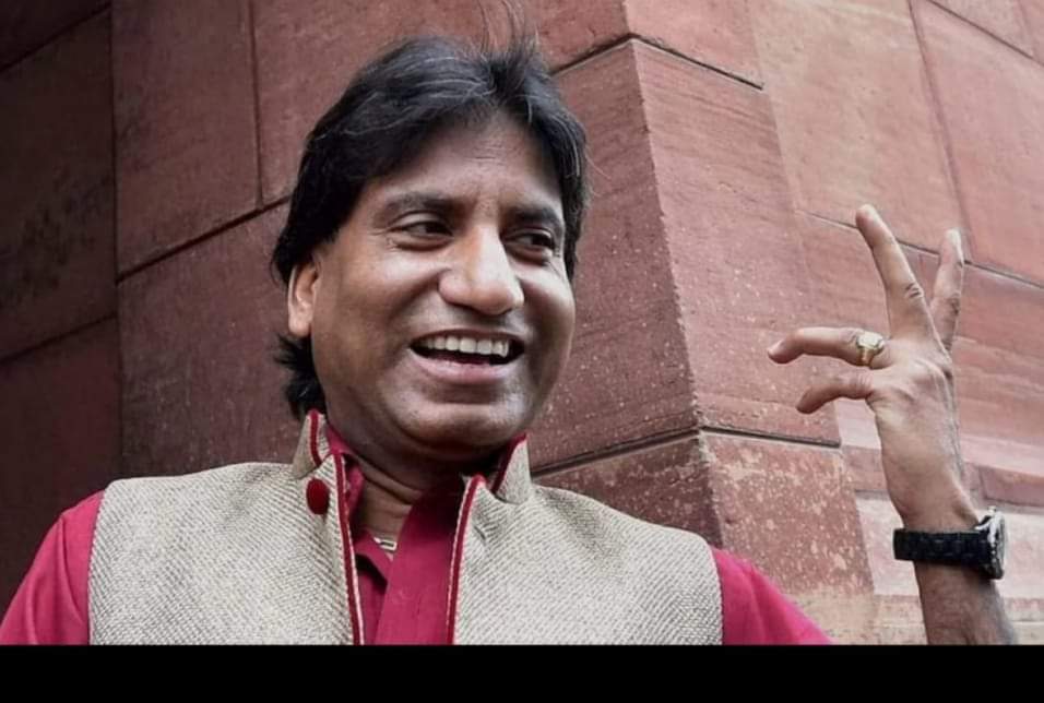 RBhadohi's tweet photo. लोगो मुस्कान बाटने वाले प्रख्यात हास्य कलाकार राजू श्रीवास्तव जी (गजोधर भईया) के निधन की खबर बेहद दुखद है। भगवान उनकी आत्मा को शांति दे।
ॐ शांति शांति
💐💐🕉️💐💐 https://t.co/CRqpIa6g8R