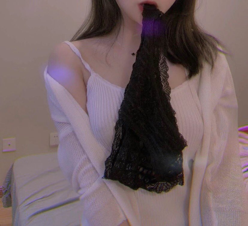 가슴큰여자는 어떤가요?  꼴리면 맘찍어주세요^^
#섹트 #일탈 #맘눌뎀